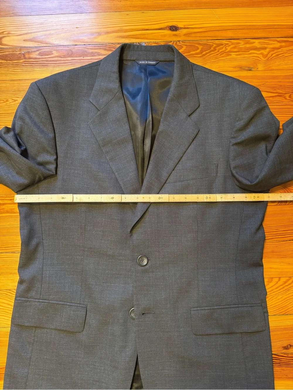 Banana Republic Classic Fit Charcoal Gray Men's Wool Two-Button Suit